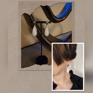 🤍WHBM White Stone Dangling Earrings